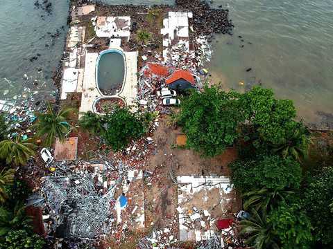Tsunami uderzyło w Indonezję. Liczba ofiar rośnie