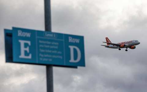 Dwie osoby zatrzymane ws. dronów nad lotniskiem Gatwick zwolnione z aresztu