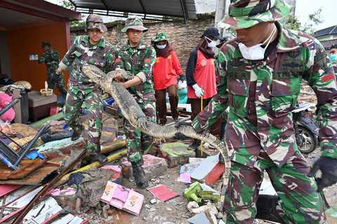Indonezja: Co najmniej 429 zabitych, blisko 1,5 tys. rannych po tsunami