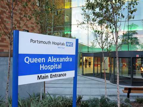 Szpitale w Portsmouth zapłacą za "settled status" swoich pracowników z Unii 