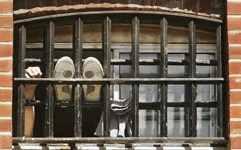 Więzienia na Wyspach bez krat w oknach