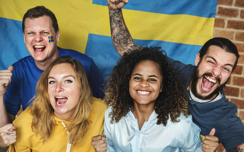 Brytyjczycy i Polacy w kolejce po szwedzkie paszporty 