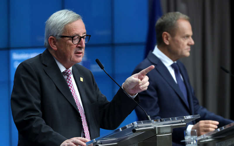 Juncker, Morawiecki, Tusk. Pierwsze reakcje na odrzuconą umowę ws. Brexitu