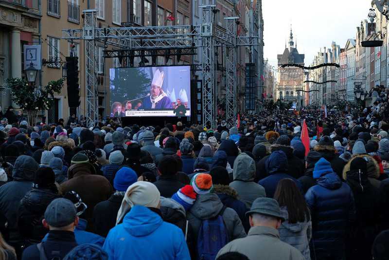 Gdańsk: W ostatnim pożegnaniu prezydenta Adamowicza uczestniczyło ok. 45 tys. osób