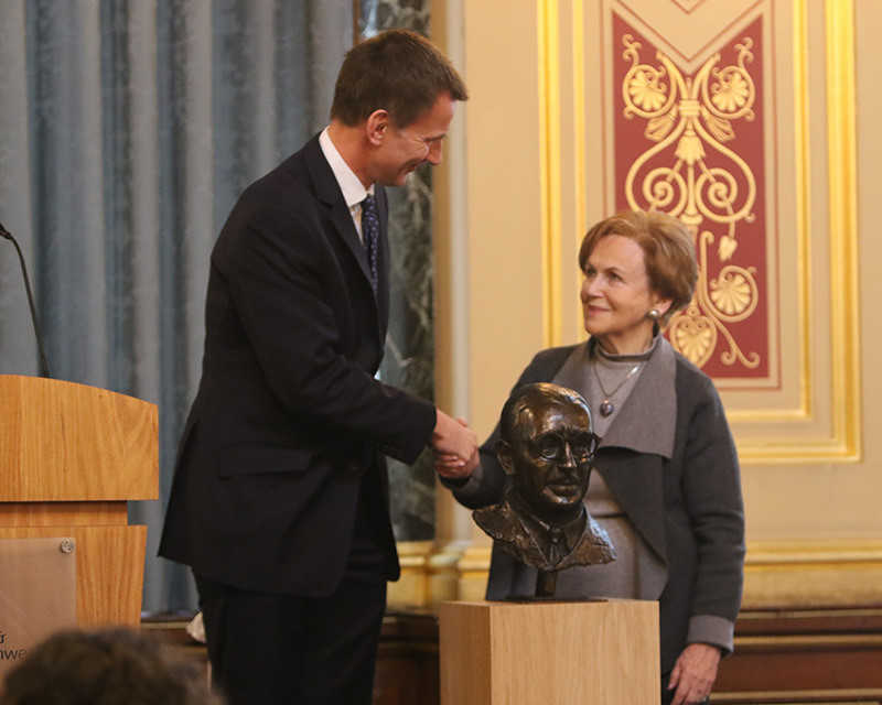 Frank Foley statue unveiled by Jeremy Hunt at Foreign Office HMD event