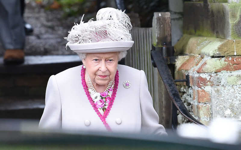 Królowa Elżbieta II wzywa do "szanowania różnych punktów widzenia"