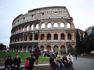 "Szkoła przetrwania" dla turystów w Rzymie: Uwaga na czyhające pułapki