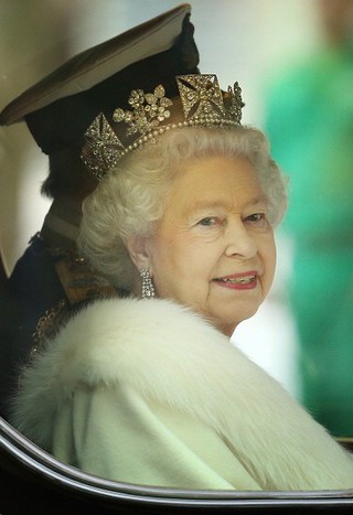 'Królowa była gotowa uderzyć dyktatora mieczem'