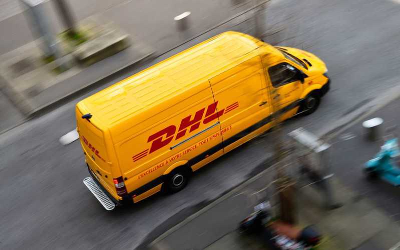 DHL hires hundreds of customs staff to prepare for no-deal Brexit