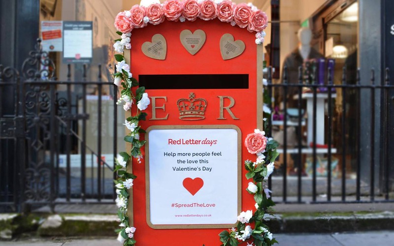 Walentynkowe skrzynki na listy dla samotnych w brytyjskiej stolicy