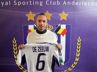 Former Dutch international footballer Demy de Zeeuw uses LinkedIn to search for new club