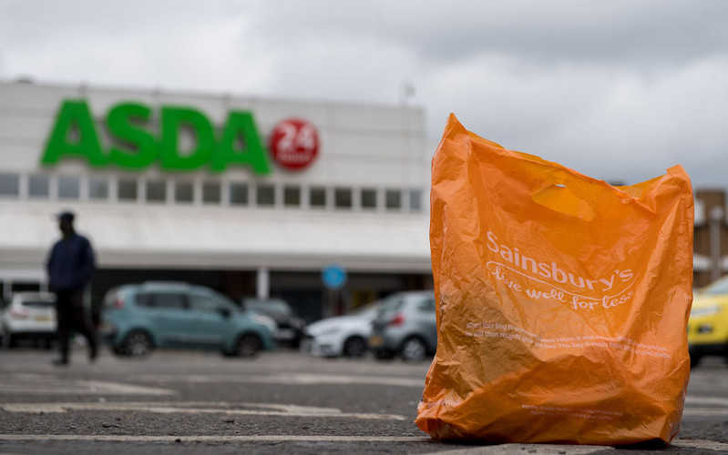 Fuzja Sainsbury's i ASDA to "niższa jakość i wyższe ceny" na brytyjskim rynku