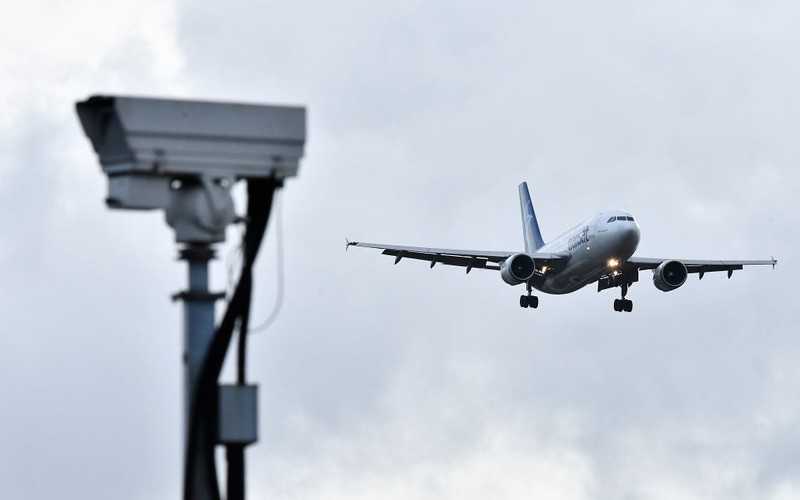 Drony, które sparaliżowały Gatwick, to "robota pracownika lotniska"