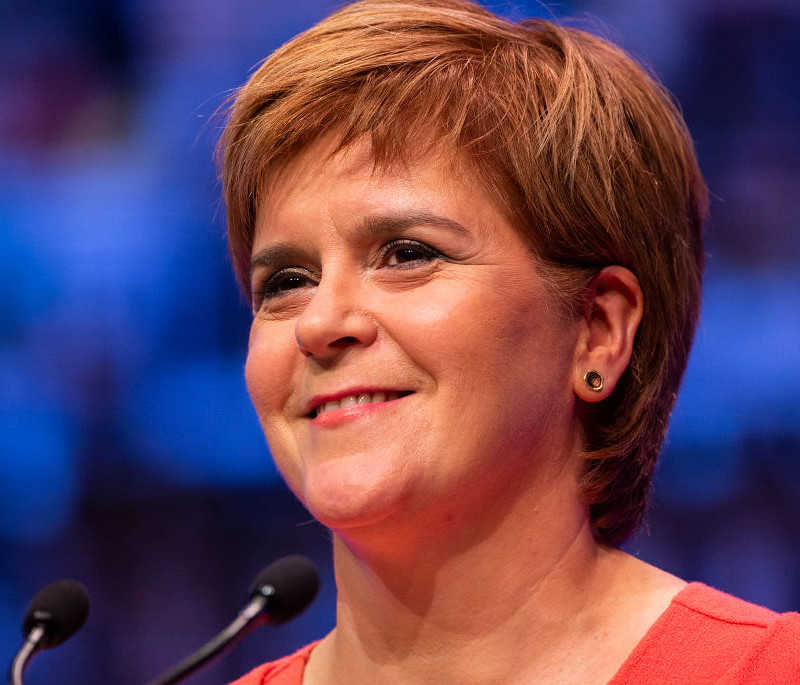 Sturgeon urges EU citizens to stay in Scotland after Brexit