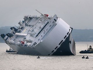 Uratowano załogę statku, który wszedł na mieliznę w kanale La Manche