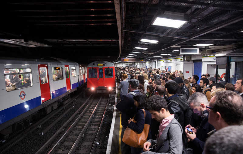 Spóźnione metro "ukradło" londyńczykom 21 milionów godzin