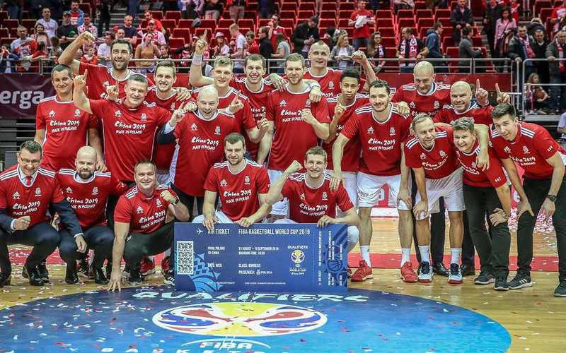 Polish basketball players celebrated their promotion to the World Cup in China