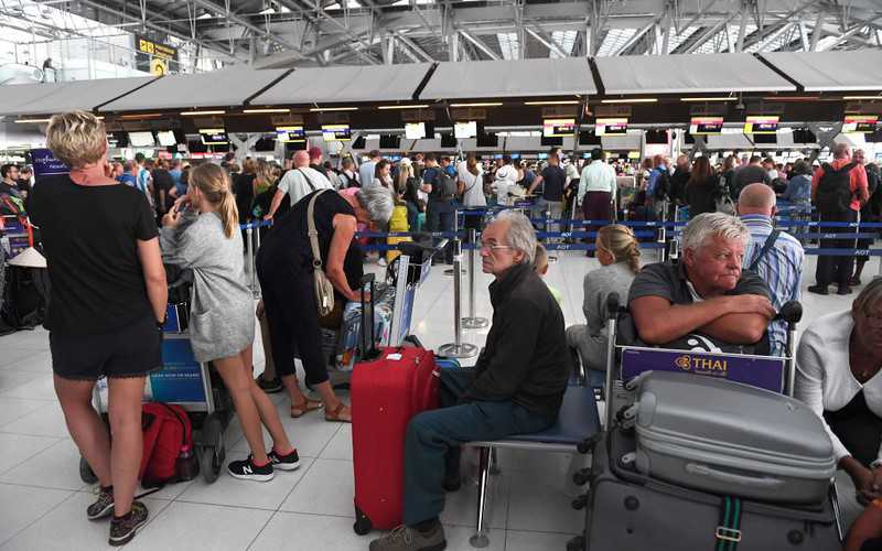Tysiące podróżnych utknęły na lotnisku w Bangkoku