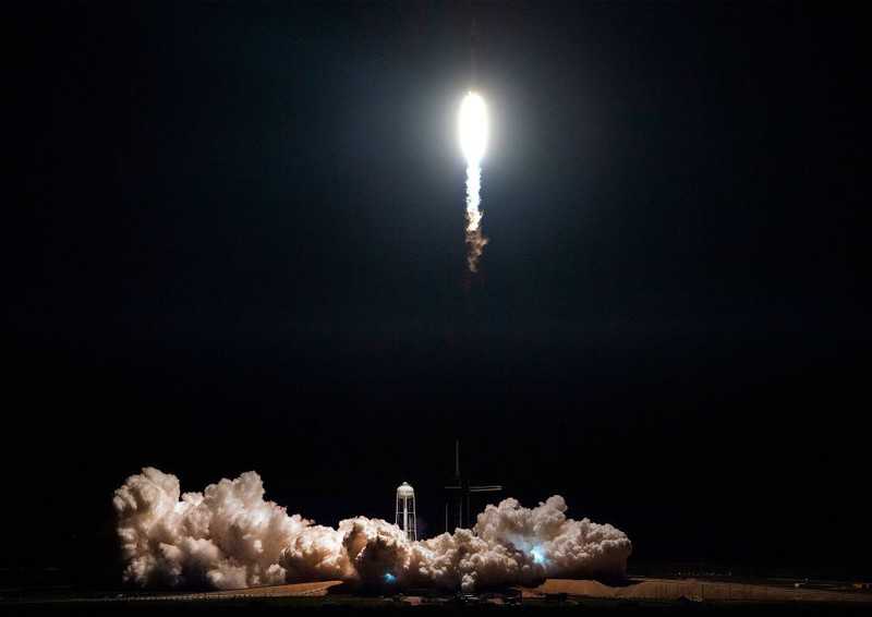 SpaceX wysłała załogową wersję kapsuły na stację kosmiczną 