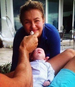  Hayden Panettiere's fiancé Wladimir Klitschko shares candid photo of the new baby