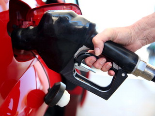 Najniższe ceny paliwa na Wyspach od 5 lat