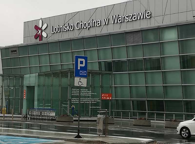 Lotnisko Chopina: Pozostawiony bez opieki bagaż przyczyną rozszerzenia ewakuacji 