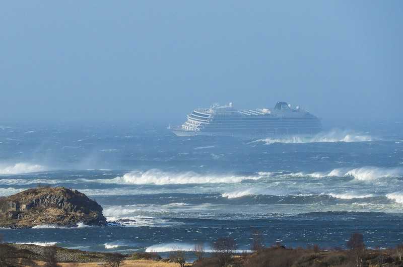 Norwegia: Wycieczkowiec wysłał SOS. Na pokładzie 1 300 pasażerów 