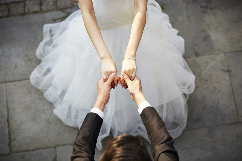 CBOS: Polacy podzieleni w kwestii życia w pojedynkę i ślubu 49 proc.