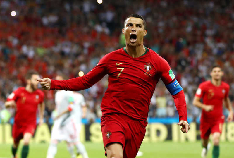 Kontuzja Ronaldo, pretensje do polskiego arbitra w meczu Portugalii