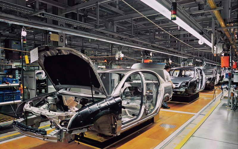 Car industry 'wake-up call' as production drops by 15%