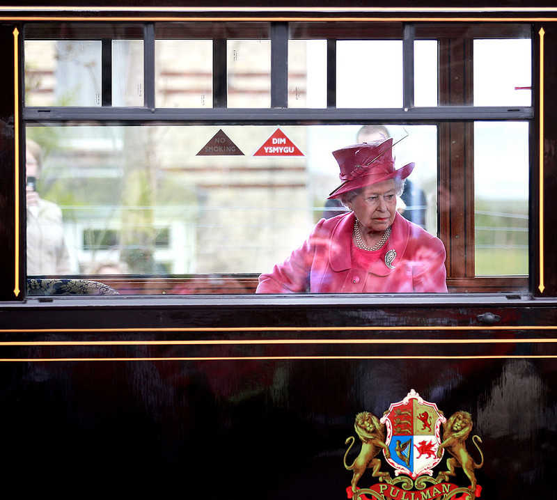 Jak wygląda pociąg, którym podróżuje Elżbieta II?