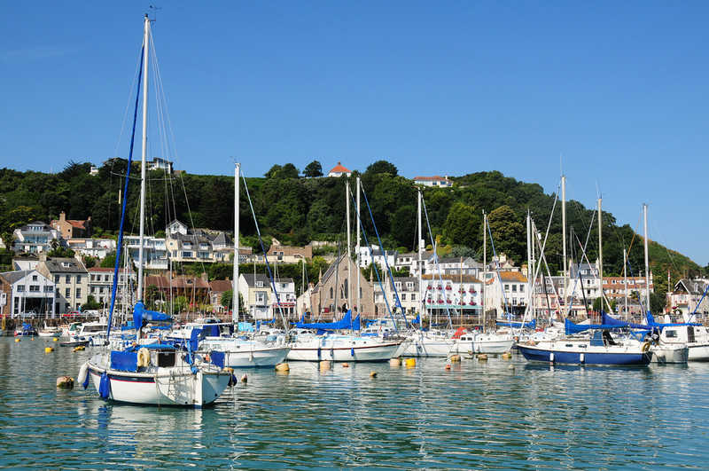 Wyspa Jersey chce zalegalizować "trawkę", aby przyciągnąć turystów 