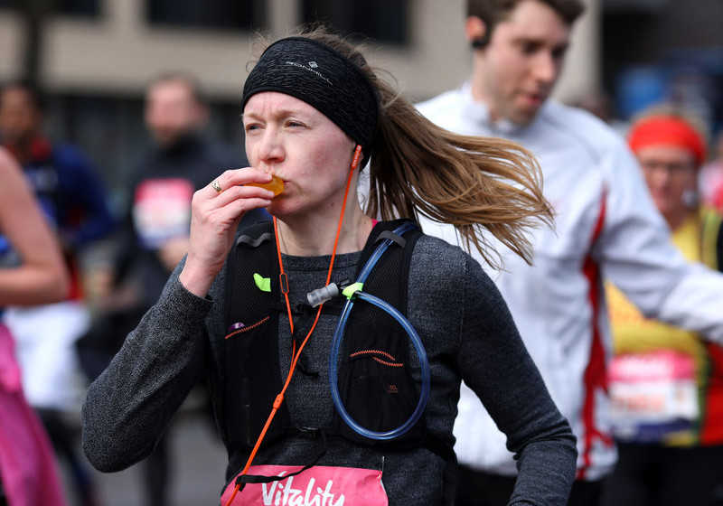 Maraton w Londynie: Saszetki z wodorostów zamiast kubków 	