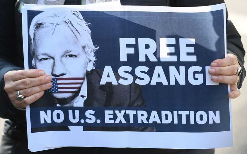 "Assange wykorzystywał ambasadę w Londynie do szpiegowania"