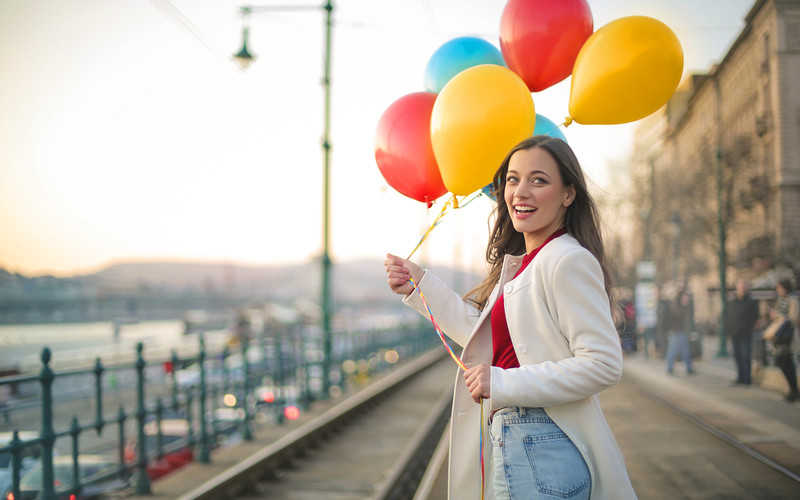 Helium balloons blamed for hundreds of train delays