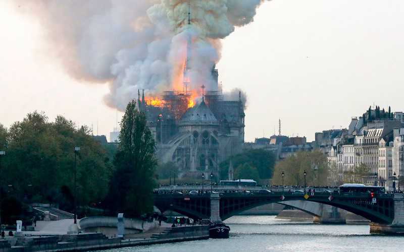 Przyczyną pożaru w Notre Dame prawdopodobnie zwarcie elektryczne