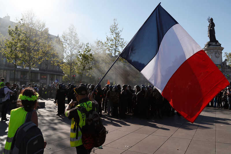 Francja: Kolejne protesty "żółtych kamizelek". W Paryżu ponad 120 zatrzymań