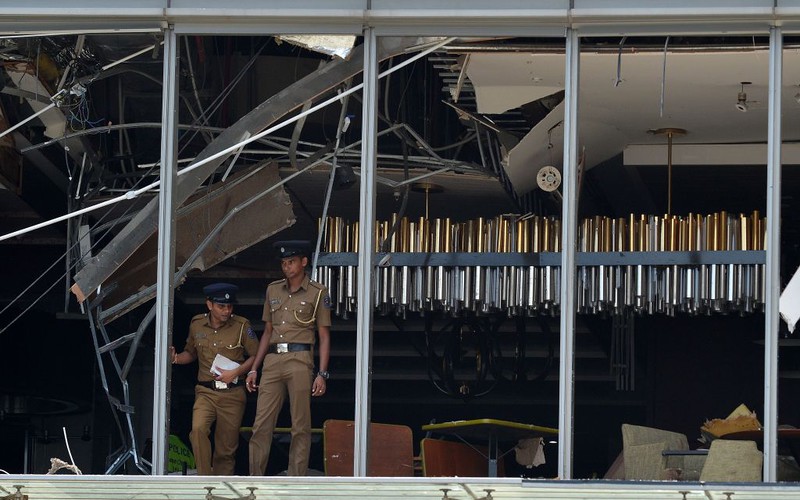 Scores die in Sri Lanka church attacks