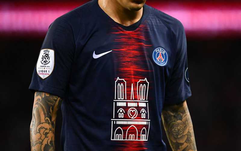 PSG sprzedało tysiąc koszulek z katedrą Notre Dame