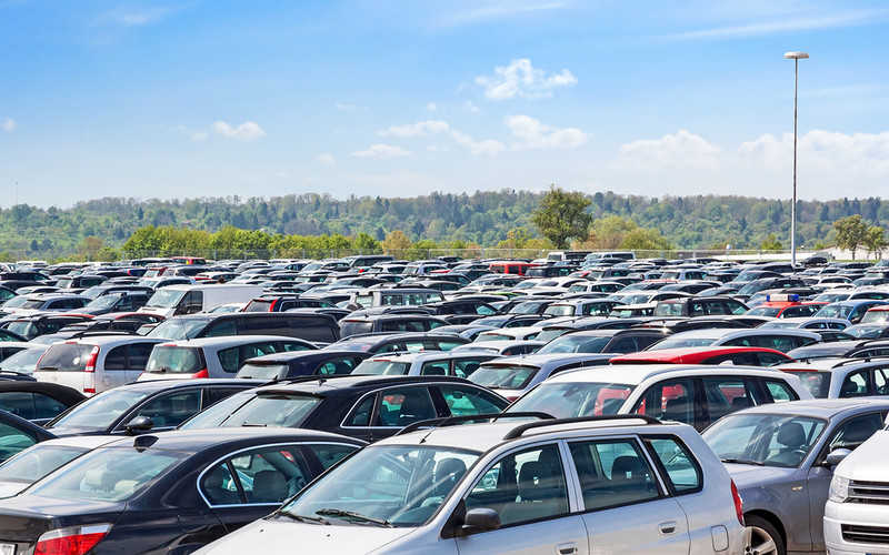 Raport: Ile kosztuje parking przy lotniskach w Polsce?