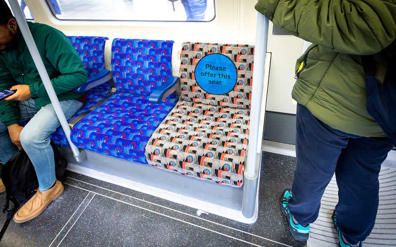 Londyn: Siedzenia w metrze po liftingu