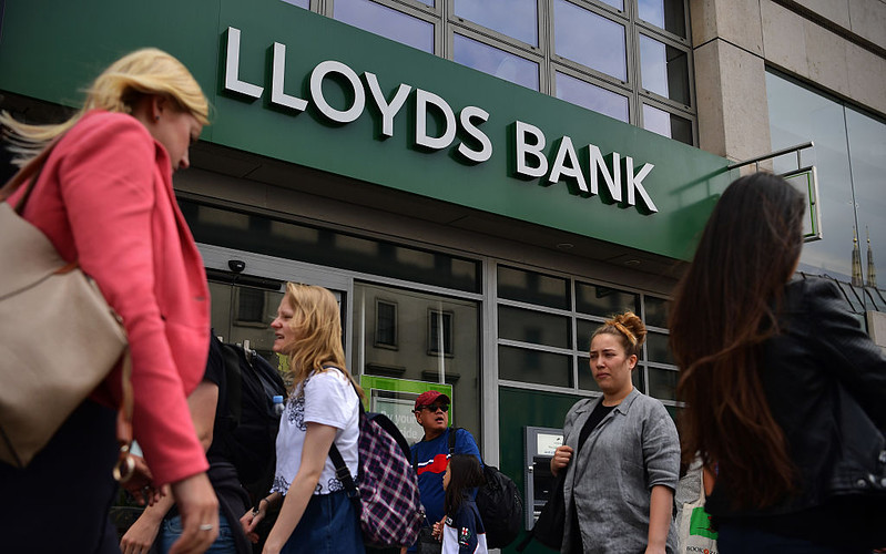 Lloyds' blunder leads to customer payments
