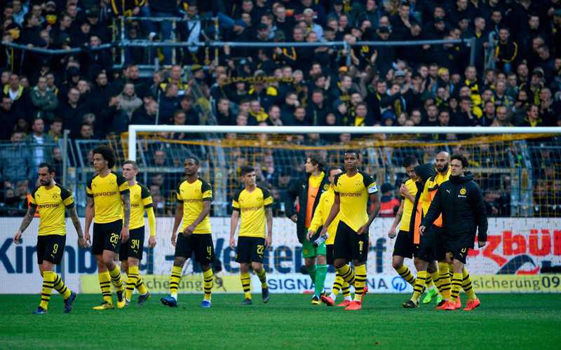 Porażka i dwie czerwone kartki Borussii Dortmund