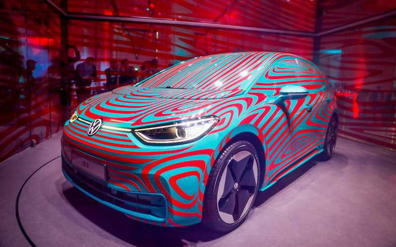 VW's new electric hatchback receives 10,000 pre-orders in first 24 hours