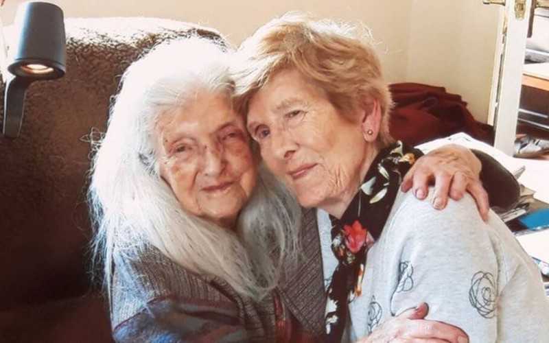 Wychowana w sierocińcu 81-letnia Irlandka odnalazła swą 104-letnią matkę