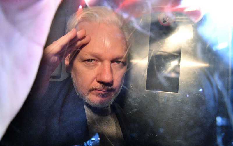 Szwedzi otwierają sprawę Assange'a. Prokuratora wznawia śledztwo