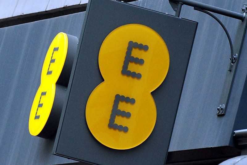 EE network goes down as hundreds of users complain they can't make calls