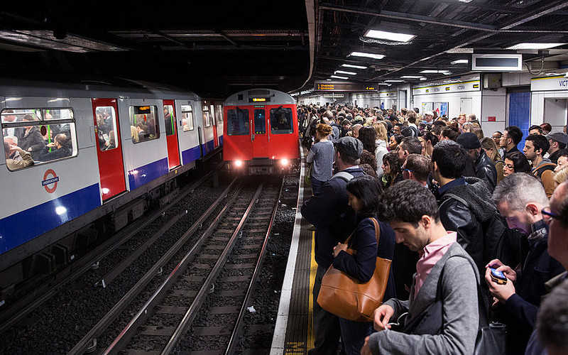 Londyn: TfL będzie zbierać dane z telefonów pasażerów metra