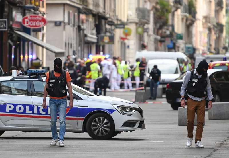 Francja: Po zamachu w Lyonie aresztowano trzy osoby