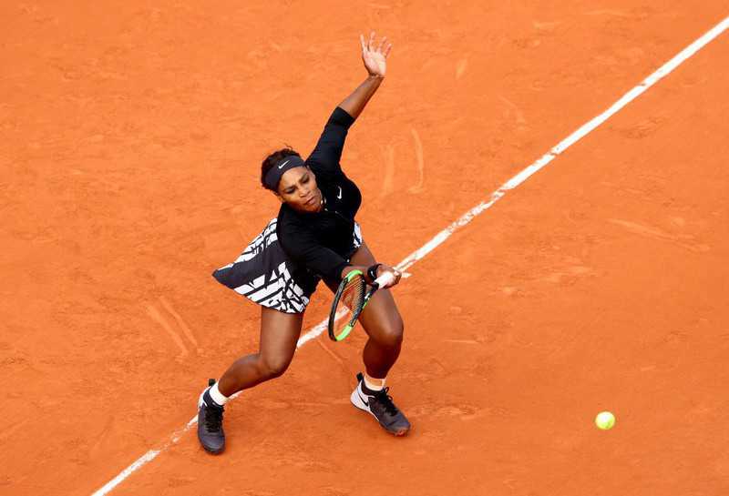 Serena Williams rallies after French Open first-round scare
